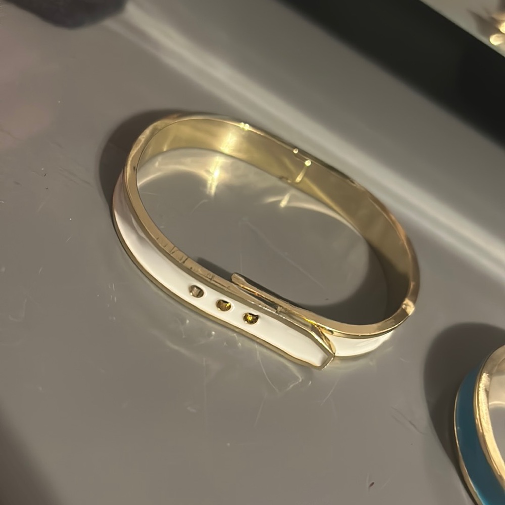 BUCKLE BRACELET